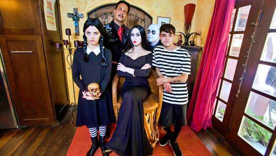 Family Strokes – Kate Bloom, Audrey Noir – Addams Family Orgy