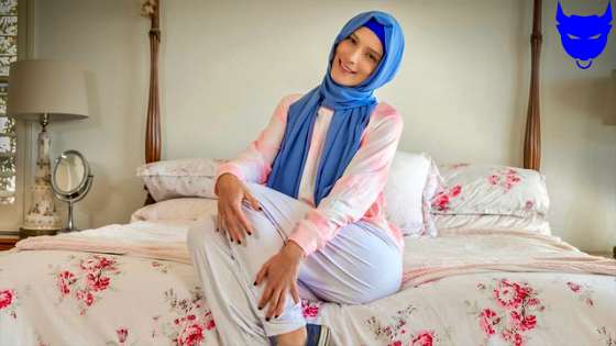 [Hijab Hookup] Izzy Lush: Breaking the Rules